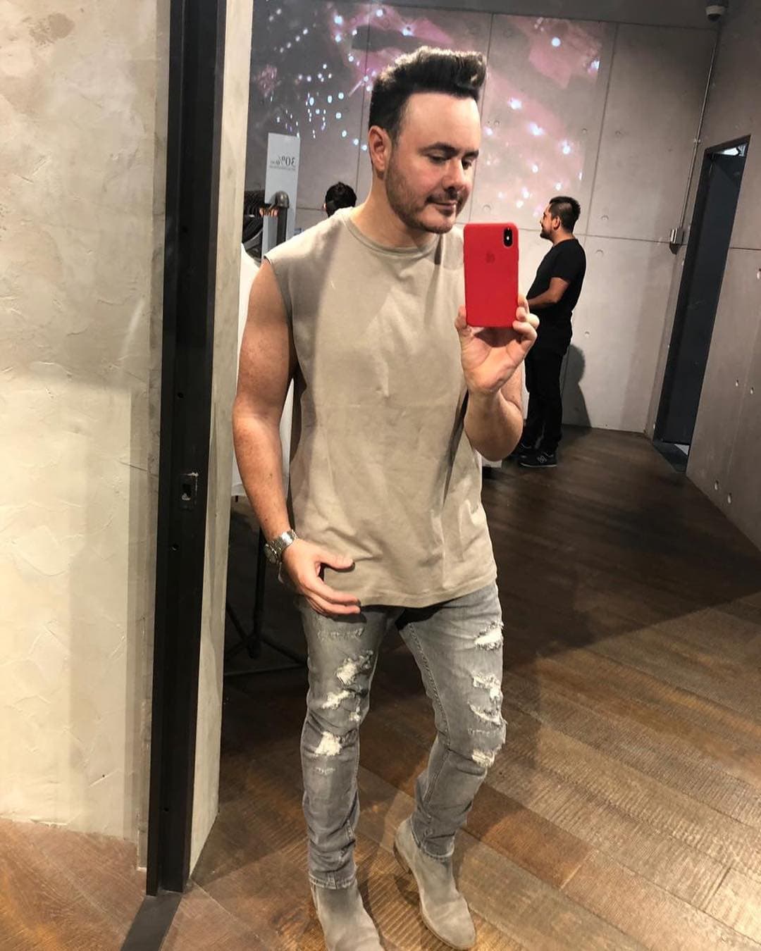 Y pese a que ya desea una relación formal, comentó que todavía no llega la mujer ideal para el matrimonio.