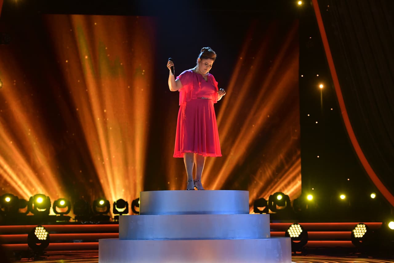 <b><a href="http://www.univision.com/shows/la-reina-de-la-cancion/los-jueces-celebraron-que-olivia-no-olvido-la-letra-de-la-cancion-no-volvere-video">La concursante interpretó el tema 'No volveré'</a></b>.