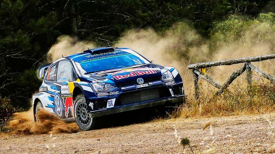 Este es el Volkswagen Polo R WRC con el que el francés Sebastien Ogier se consagró campeón mundial en 2016. Sorpesivamente, la marca anunció su salida de la competición a fin de 2016. Posee un motor turbo de 1.6 litros y lleva llantas Michelin de 18 pulgadas para las competencias sobre ripio, y de 15 para las de asfalto.