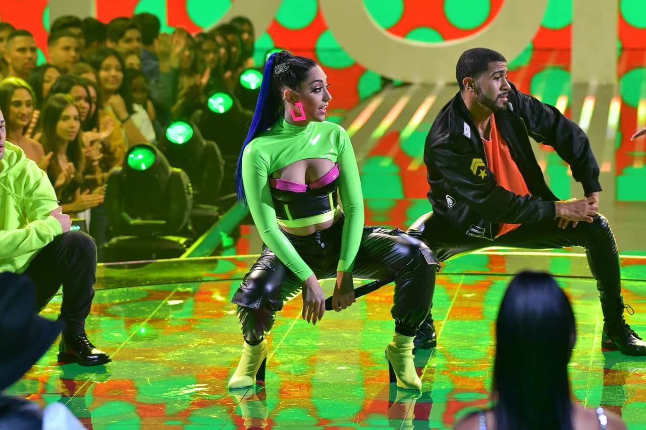 El último performance corrió a cargo de
<a href="https://www.univision.com/shows/reina-de-la-cancion/navil-rox-la-que-quiere-ponerle-su-marca-personal-a-la-musica-urbana">Navil Rox</a> y Vikina, quienes interpretaron 'Dura', de Daddy Yankee.