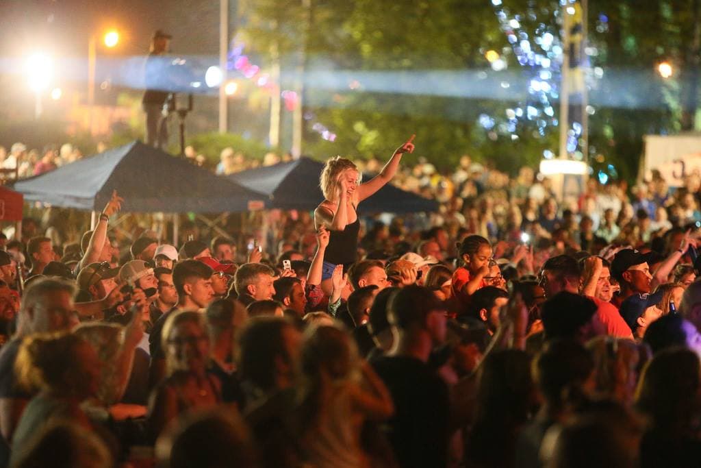 El Fayetteville Dogwood Festival es una tradición de la comunidad y en 2022 trae entretenimiento extraordinario, actividades que disfrutará toda la familia, comida asombrosa y los clásicos favoritos de la comunidad en el centro de la ciudad.