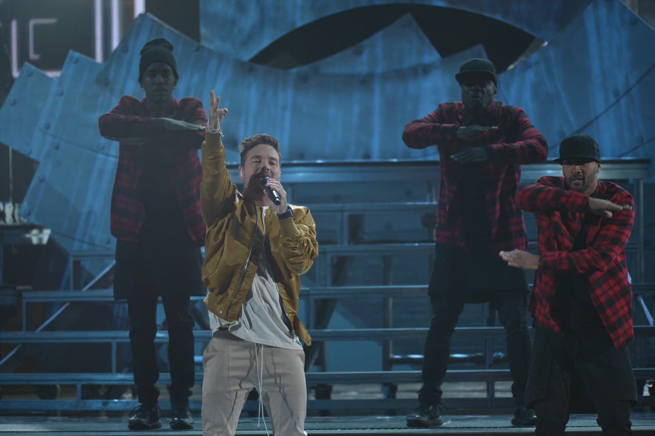 Y no dejó de invitar a todos a unirse a su gran festejo.