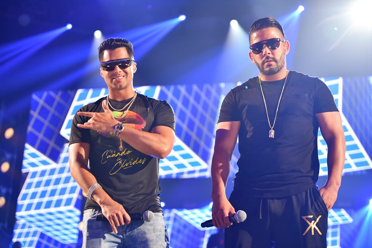 Al final del ensayo, no podían escaparse a nuestra cámara y posar para una fotografía.