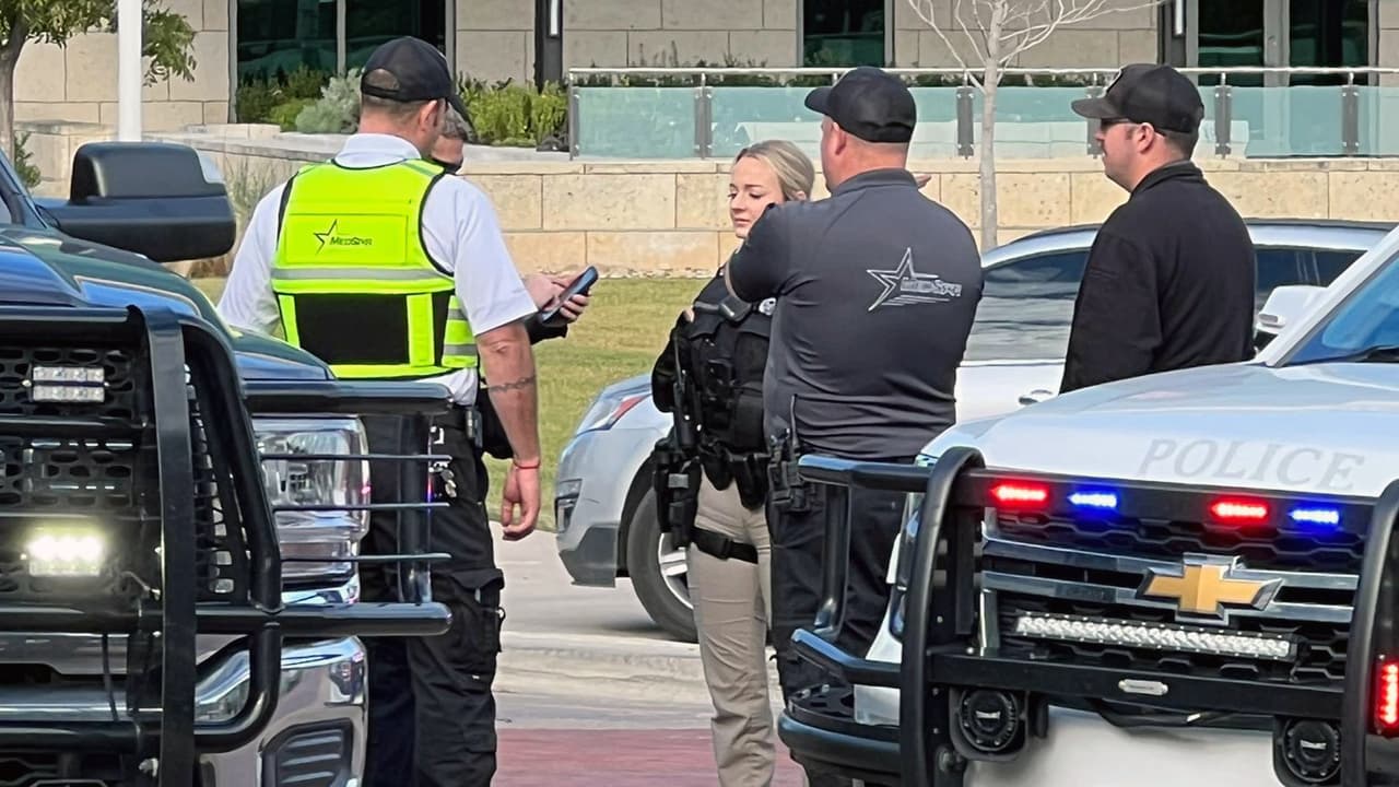 Después de una hora, a través de las redes sociales del lugar publicaron un mensaje de que la situación estaba controlada.