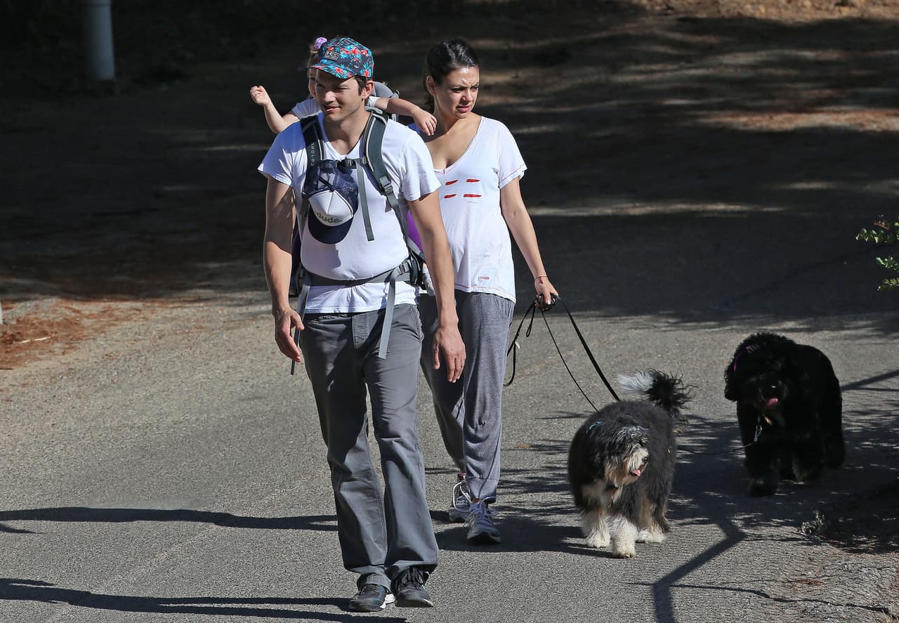Haciendo ejercicio y paseando juntos, en familia. ¡Bello!