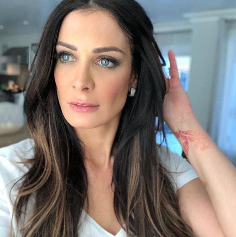 Mientras asistía puntualmente a sus sesiones de terapia, Dayanara se mantenía trabajando: protagonizó una campaña con una reconocida marca de maquillaje, se sumó a las protestas en Puerto Rico, fue una de las homenajeadas por la Academia Latina de la Grabación en los Latin GRAMMY y seguía motivando a quienes estaban en una situación similar a la suya: "¡Abraza tu lucha y deja que te haga más fuerte!".