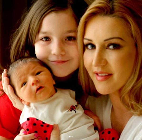 Cruz Ángelo nació dos años después de que la cantante contrajo nupcias con el productor, en 2003, y Félix Estefano nació en 2007.