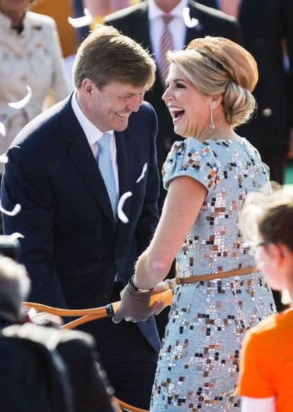 Su esposa Máxima cuenta con el respaldo de la inmensa mayoría de la población holandesa a su gestión.