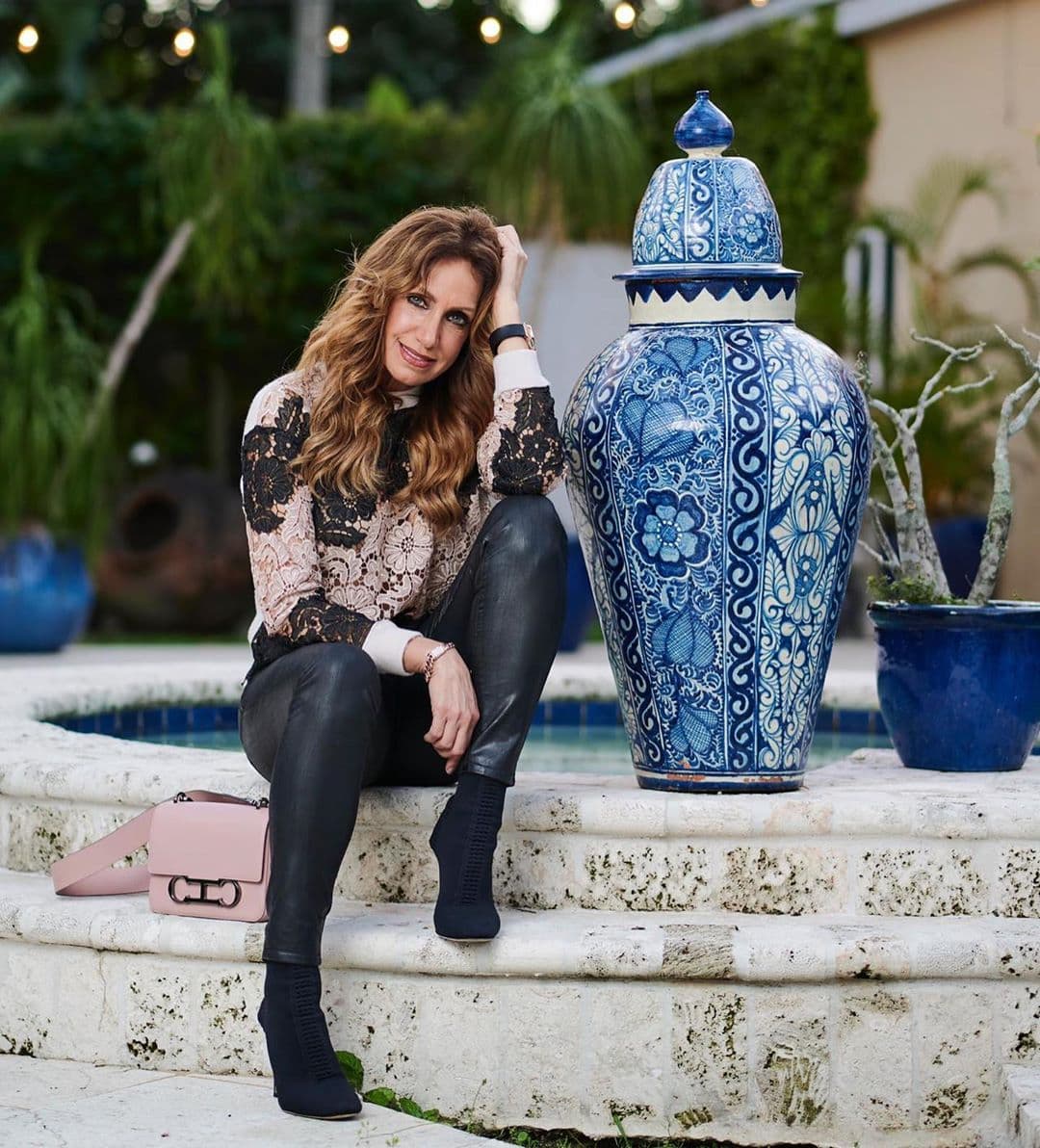 Los atardeceres son dignos de fotos en el exterior de su hogar. Al agregar elementos para darle un mejor aspecto a la imagen vemos reflejada su personalidad detallista.