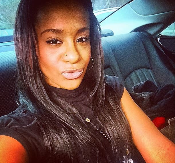 Bobbi Kristina ya era drogadicta a los 14 años, afirma un nuevo libro