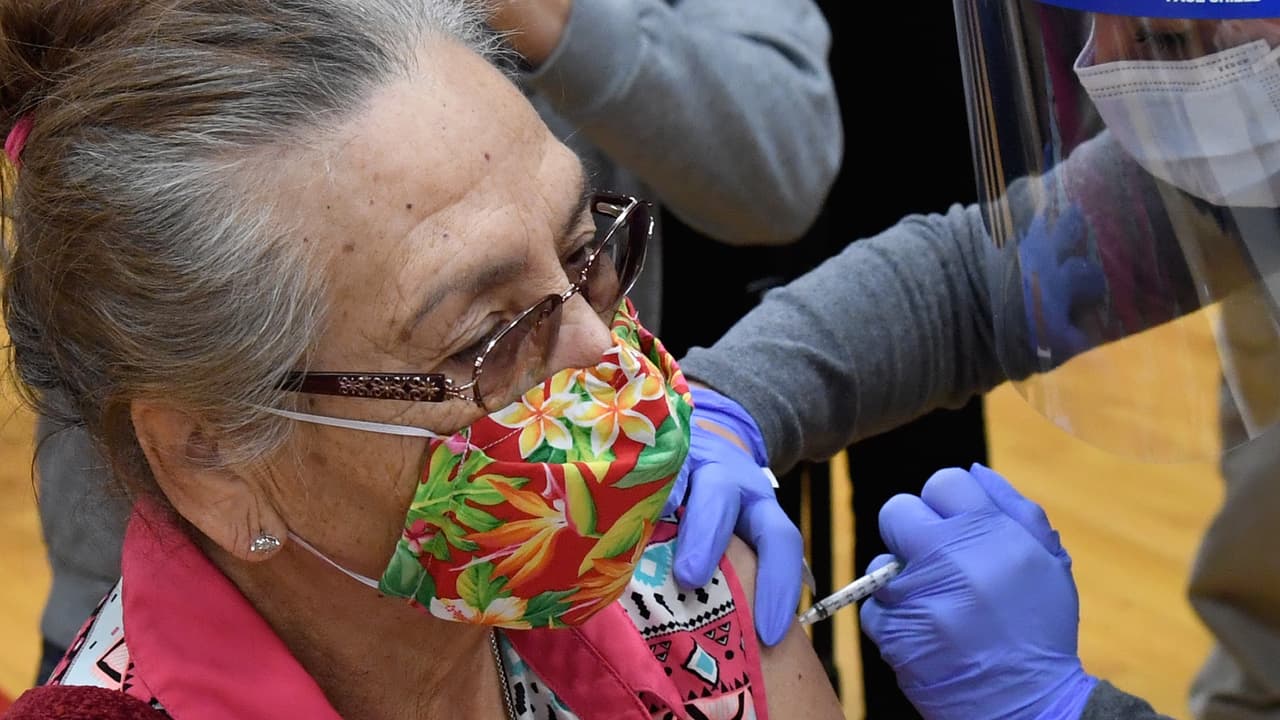 'Proyecto Abuelita' ayudará a ancianos latinos de Kern en vacunación contra el coronavirus