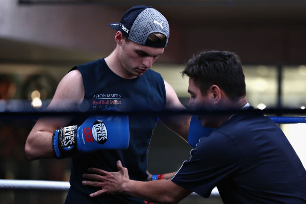 Lo siguiente ya es el ejercicio mano a mano en el cuadrilatero entre Max Verstappen y Jorge 'El Travieso' Arce.