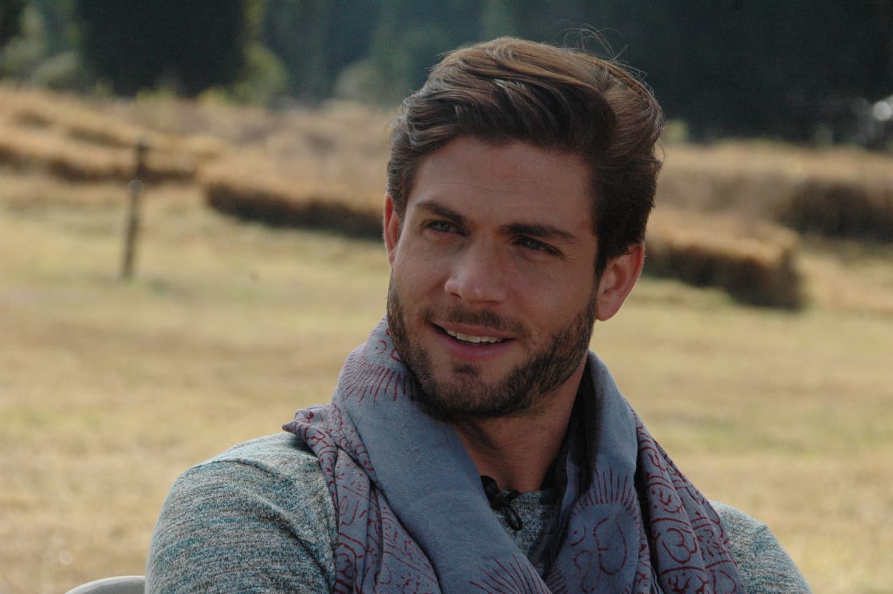 Y es que este galán tampoco la tiene nada fácil, su situación económica es buena pero hay problemas en su familia.