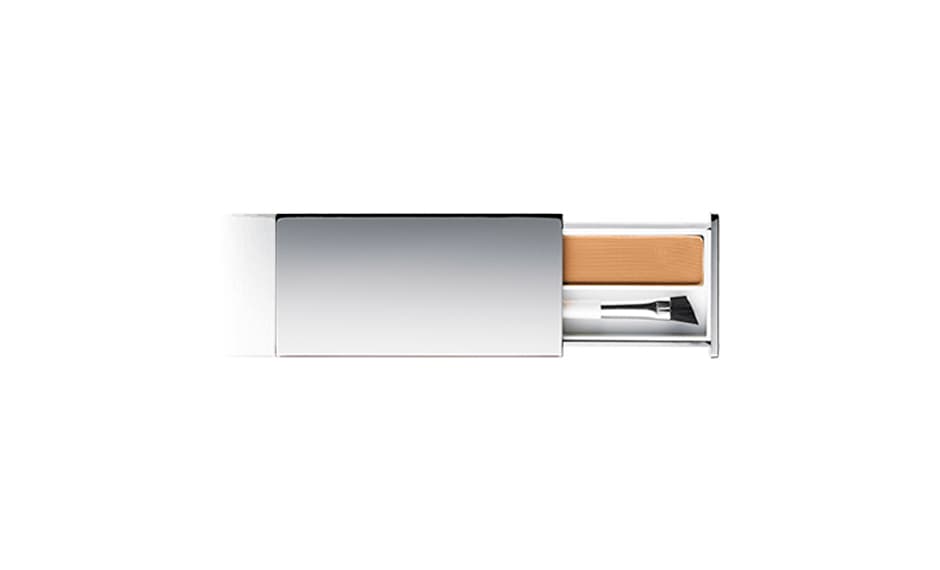 5. BROW SHAPER, Clinique, 
<a href="http://www.sephora.com/brow-shaper-P122659">Sephora</a>, $17 dólares | Este polvo ayuda a que tus cejas se vean abundantes y deja un acabado muy natural. Además, tiene excelente fijación.