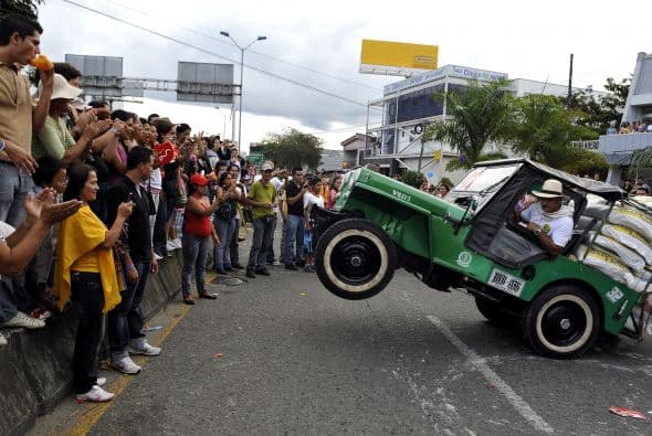 "Así, cuando le entrego a alguien un yipao de yuca, esa persona sabe que le estoy hablando de 12 bultos", concluye el campesino, que participó de un desfile anual de estos vehículos en una categoría que premia la capacidad de conducirlo con una pesada carga atrás que haga que sus ruedas delanteras queden en el aire.