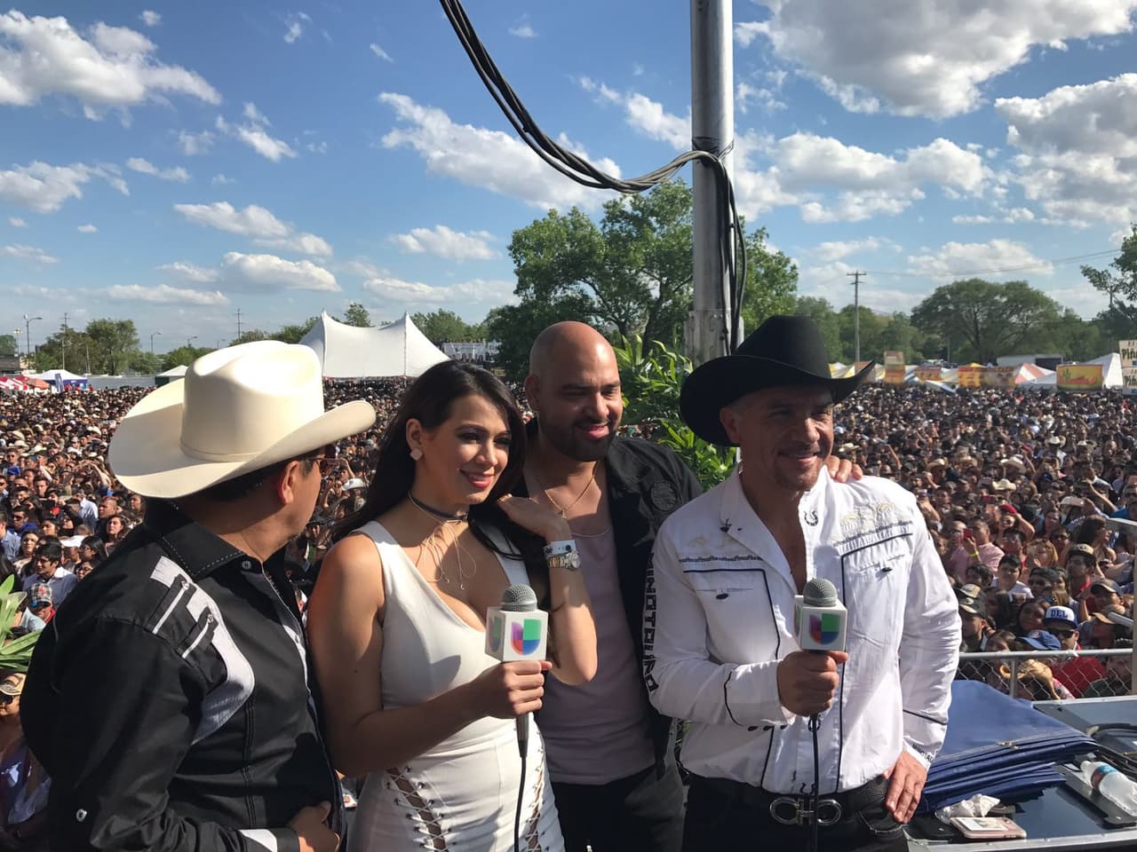 Para Raúl 'El Pelón', Carla Medrano y El Feo será muy difícil borrar de sus mentes lo vivido en la ciudad de los vientos después de este gran evento al lado de La Arrolladora Banda El Limón, Gerardo Ortiz, Calibre 50 y más.