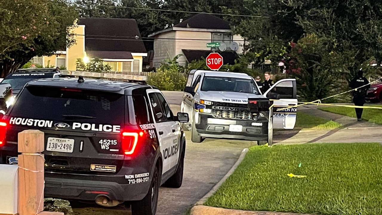 El hombre que resultó herido fue trasladado a un hospital local. La investigación continúa.