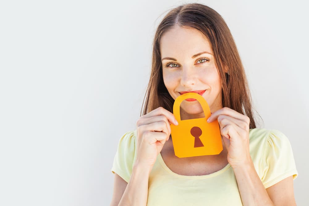 <b>ESCORPIÓN</b>
<br>Llevan su intensidad al campo de la honestidad. Son excelentes detectores de mentiras, así que usualmente saben cuando alguien les quiere ver la cara o les están engañando. Tienen la asombosa habilidad de detectar a un mentiroso a kilómetros de distancia, por lo que no dudarán en echarlo de cabeza y alejarse de ella lo más posible.