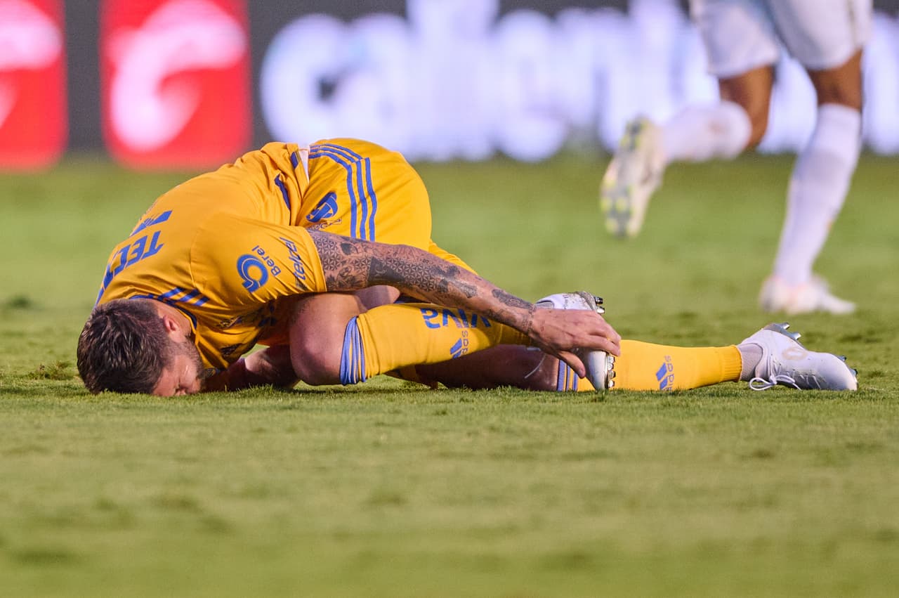 Gignac prendía las alarmas en la recta final del primer tiempo tras un golpe accidental. Sin embargo, todo quedó en un susto y el francés se levantó para seguir jugando.