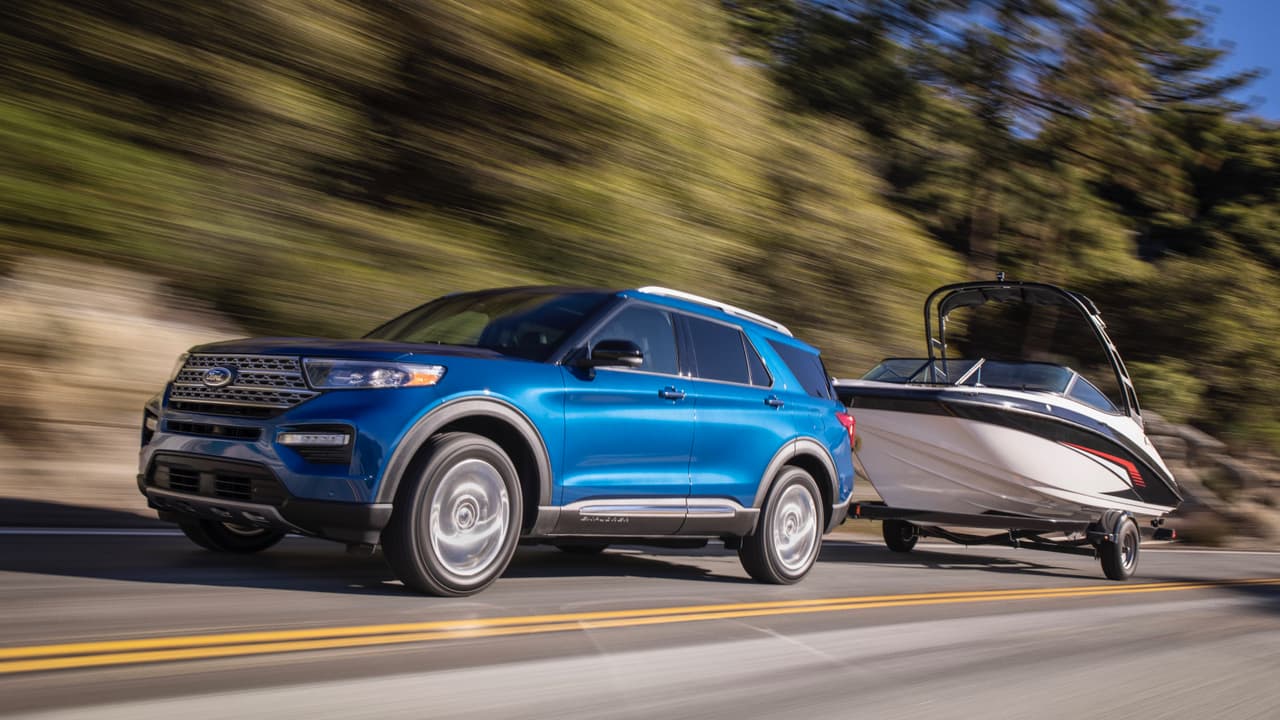 <h3 class="cms-h3-H3">Ford Explorer Hybrid 2020</h3>
<br>El corazón de la primera Ford Explorer Híbrida es un tren motriz cuyo componente tradicional se un motor 
<b>V6 de 3.3 litros de desplazamiento</b> , sumado a uno (o más) motor electrico, cuyas caracteristicas, aún no han sido dadas a conocer. La potencia es administrada por una nueva transmisión modular para autos híbridos de 10 velocidades.