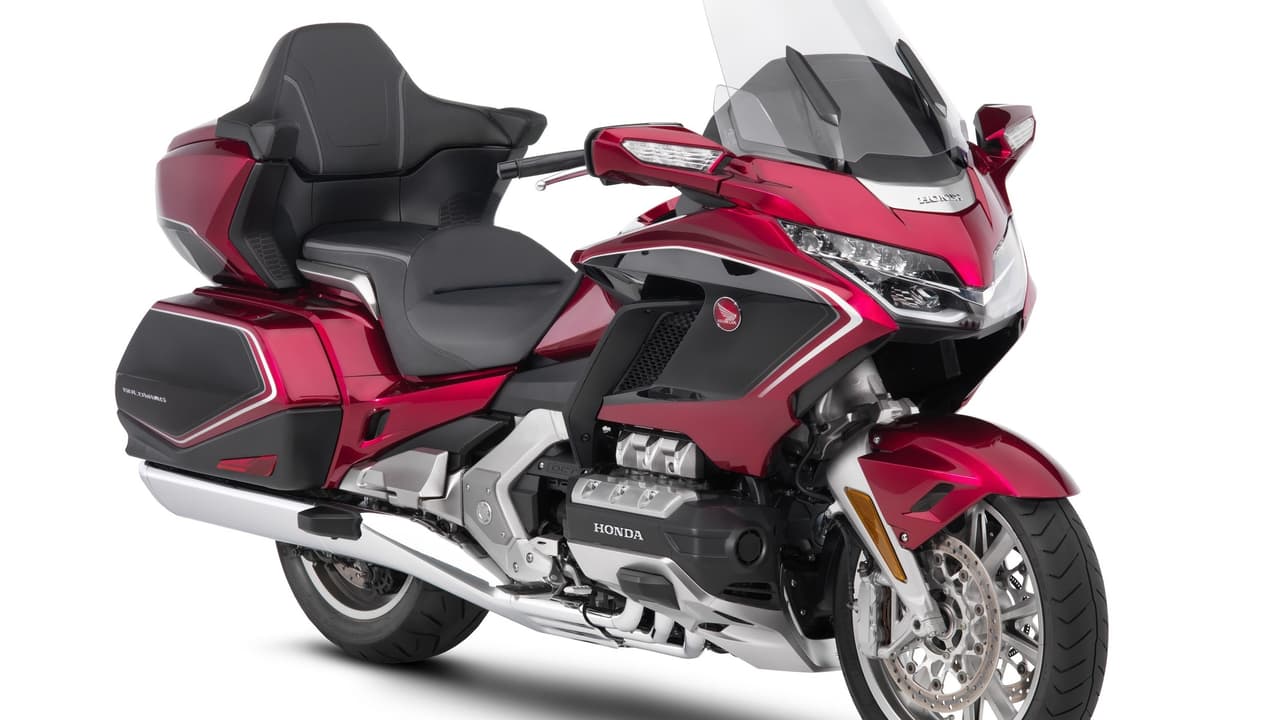 <b>Honda Goldwing</b>
<br>Otra de las novedades que tendrá es la transmisión de doble clutch (DTC por sus siglas en inglés), que en este caso será de siete velocidades.
<br>