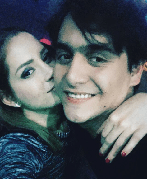 El cantautor 
<b><a href="https://www.univision.com/famosos/tildan-de-mala-abuela-a-maribel-guardia-y-su-hijo-julian-figueroa-no-se-queda-callado-fotos">Julián Figueroa</a></b> anticipó que su pareja, Imelda Garza Tuñón, debutará próximamente como cantante.