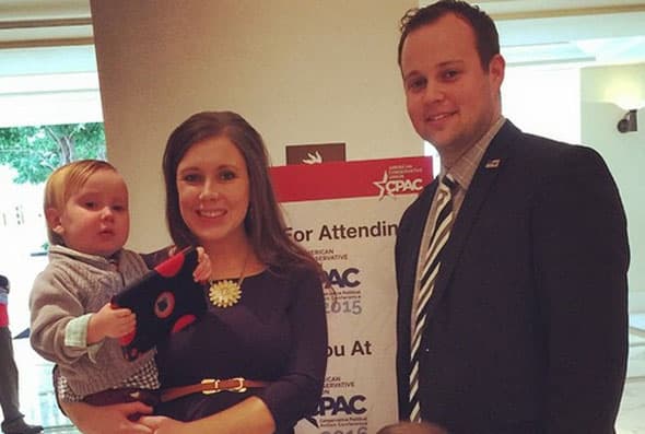 "Hace 12 años, cuando era adolescente, hice algo inexcusable que lamento muchísimo", dijo a la revista People.