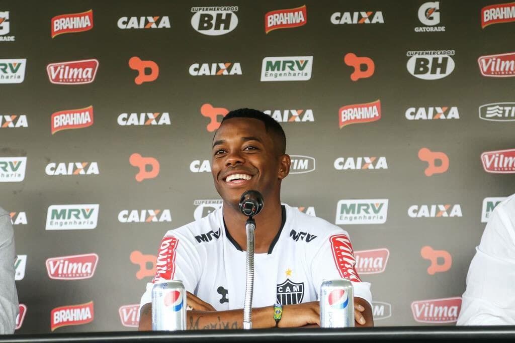 Robinho fue presentado por Atlético Mineiro donde espera volver a la selección brasileña