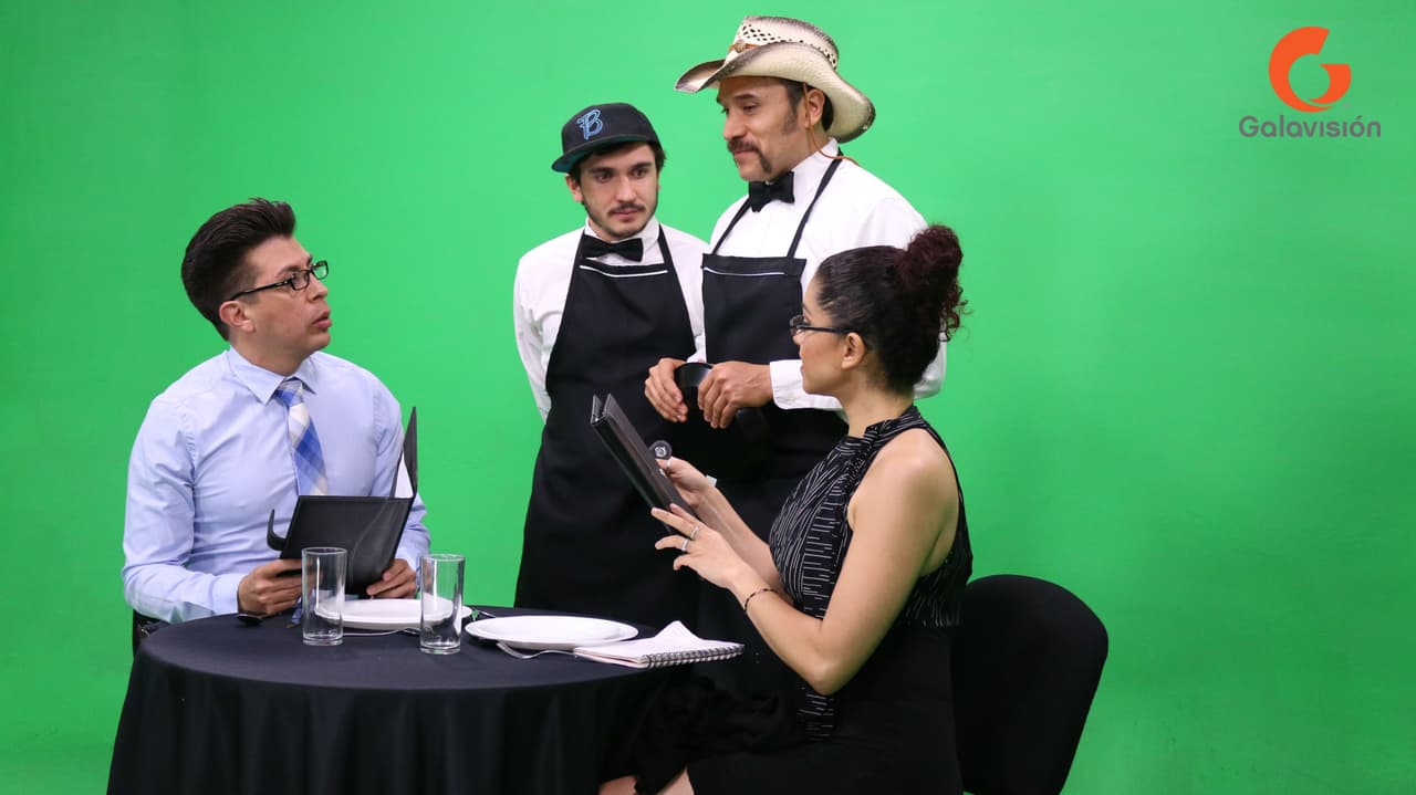 Nora y Carlos fingieron ser un matrimonio en el restaurante mexicano donde trabajaban Los Cousins.