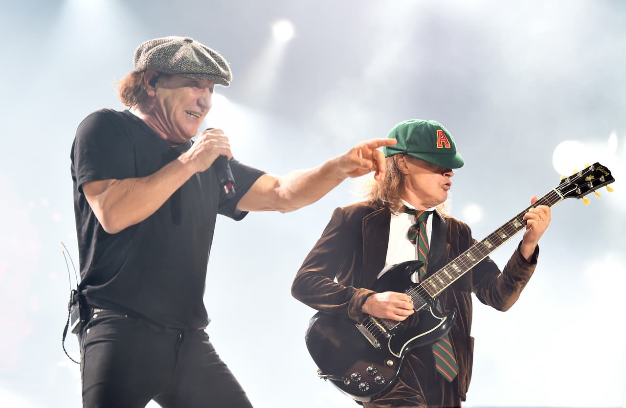 Vocalista de AC/DC se separa por enfermedad 