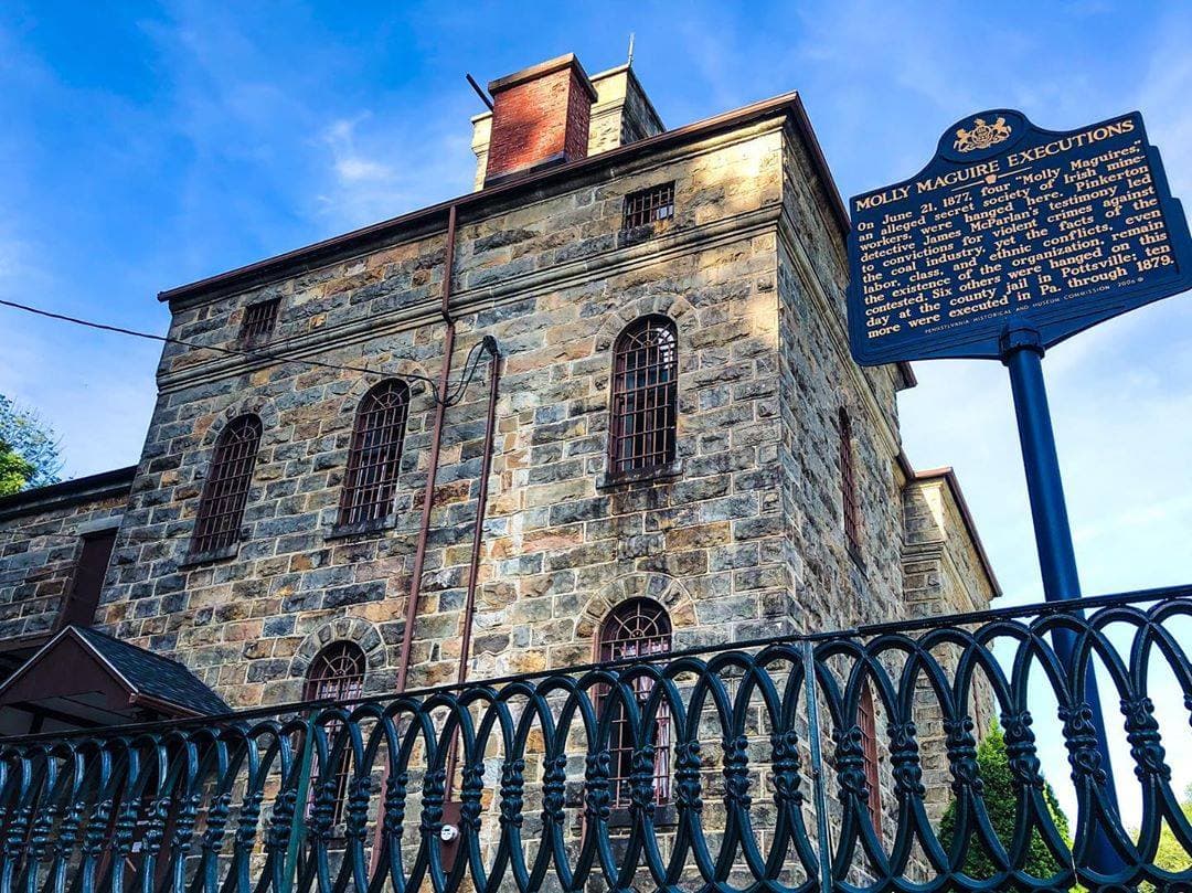Además del histórico Old Jail Museum, el Mauch Chunk Museum, el No. 9 Coal Mine & Museum y Eckley Miner's Village, los visitantes no deben perderse Asa Packer y Harry Packer Mansions, dos monumentos locales.