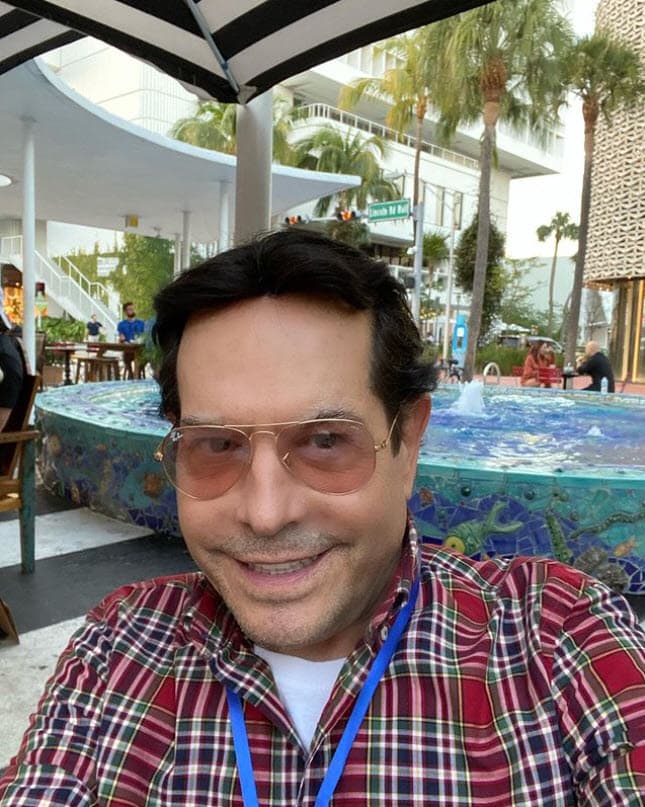 "Está absolutamente prohibido que alguien entre a Florida un día para recibir la vacuna y se vaya al siguiente. Pedimos que todos los incidentes sospechosos se informen al departamento de salud del condado correspondiente de inmediato", dijo al diario Jason Mahon, portavoz del departamento de salud.
<br>