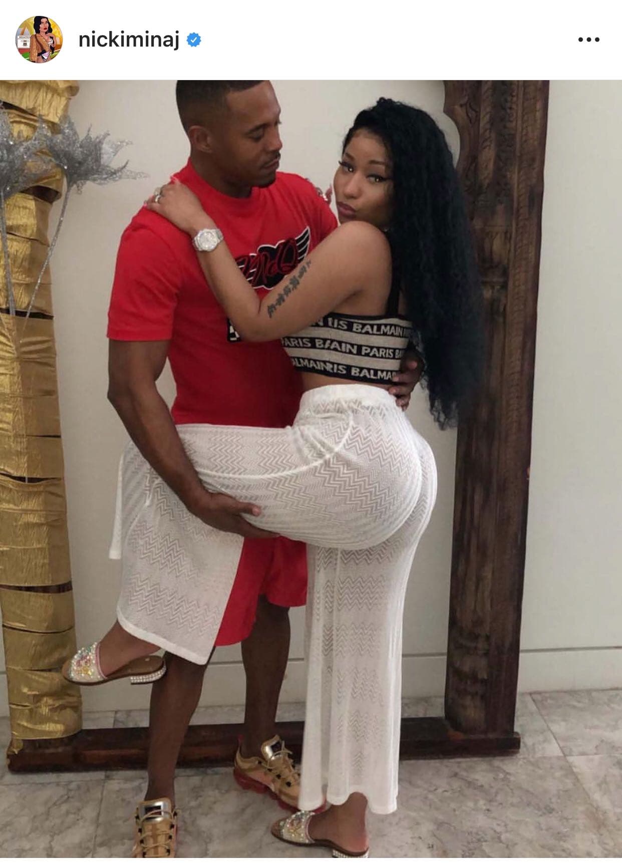 Su ahora esposo 
<b><a href="https://www.univision.com/shows/el-gordo-y-la-flaca/el-novio-de-nicki-minaj-es-una-joyita-pero-ella-lo-defiende-porque-cree-en-segundas-oportunidades-video" target="_blank">ha estado en prisión </a></b>en dos ocasiones: la primera por una acusación de violación en primer grado; la segunda, por homicidio en primer grado.