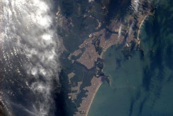 Un buen día para ir a la playa de Santos, Brasil. Fotos: @astro_reid