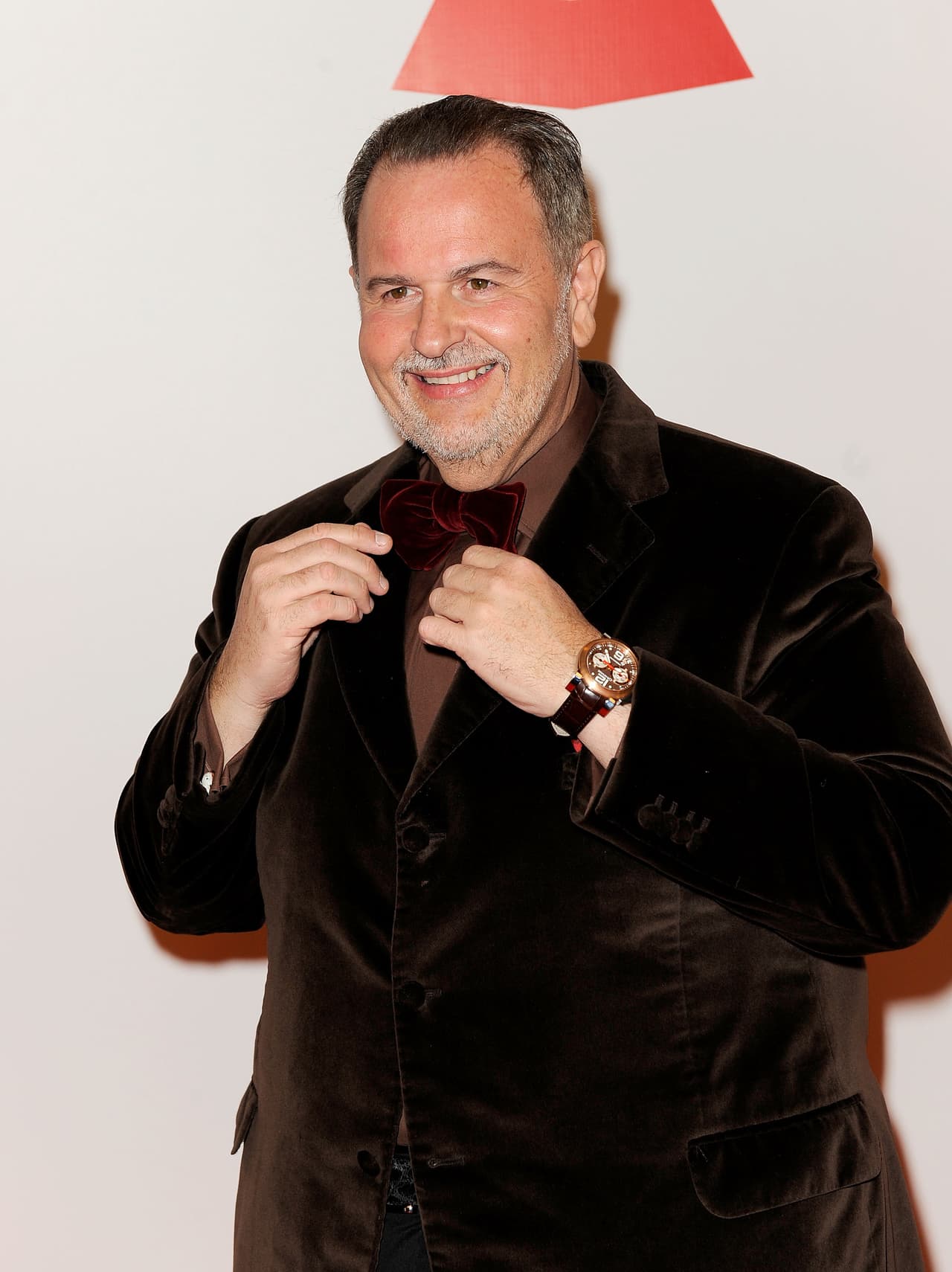 Una de las 
<b><a href="https://www.univision.com/shows/el-gordo-y-la-flaca/raul-de-molina-es-un-coleccionista-de-exclusivos-relojes">pasiones de Raúl de Molina</a></b> son los relojes, incluso posee una colección que le da para cambiar ese accesorio cada dos o tres días.