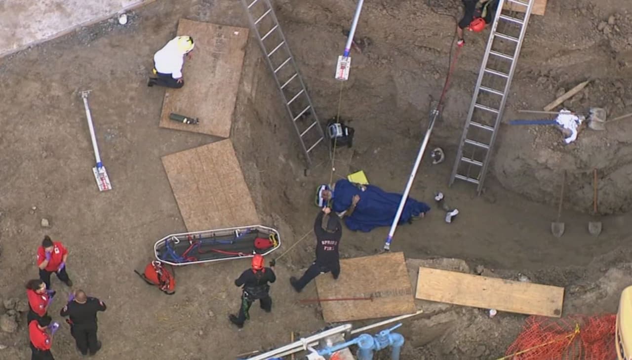 Rescatan a trabajador que cayó en el fondo de una zanja en el norte del Condado Harris