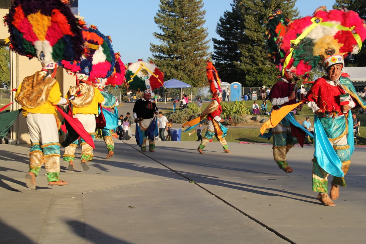 La fiesta realizada por la
<b> Unidad Popular Benito Juárez</b>, es un evento multicultural, lleno de bailes folclóricos, música tradicional, gastronomía, y artesanía 
<a href="https://www.univision.com/local/fresno-kftv/organizaciones-comunitarias-reciben-un-millon-de-dolares-que-seran-invertidos-en-proyectos-para-familias-hispanas-del-valle">Oaxaqueña</a>. 
<br>