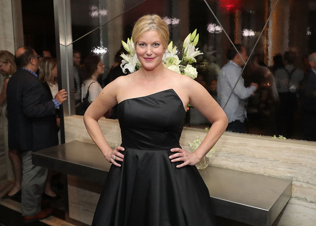 En el teatro triunfó con la obra de David Schwimmer 'Sex with Strangers' y en el 2022 tuvo su propio podcast de 4 partes llamado 'Numbered Days'.
<br>