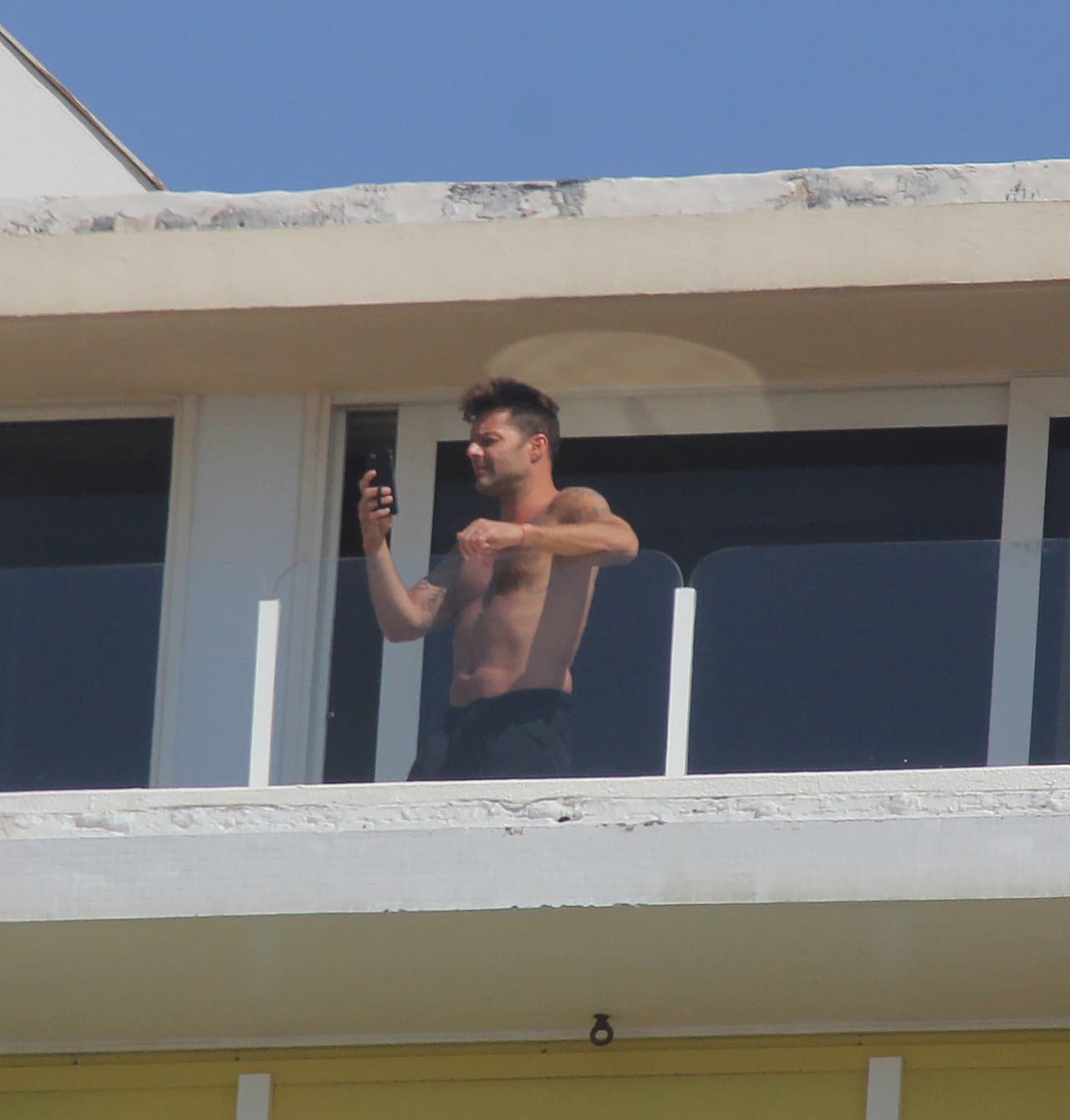 Ricky luce genial, como siempre.