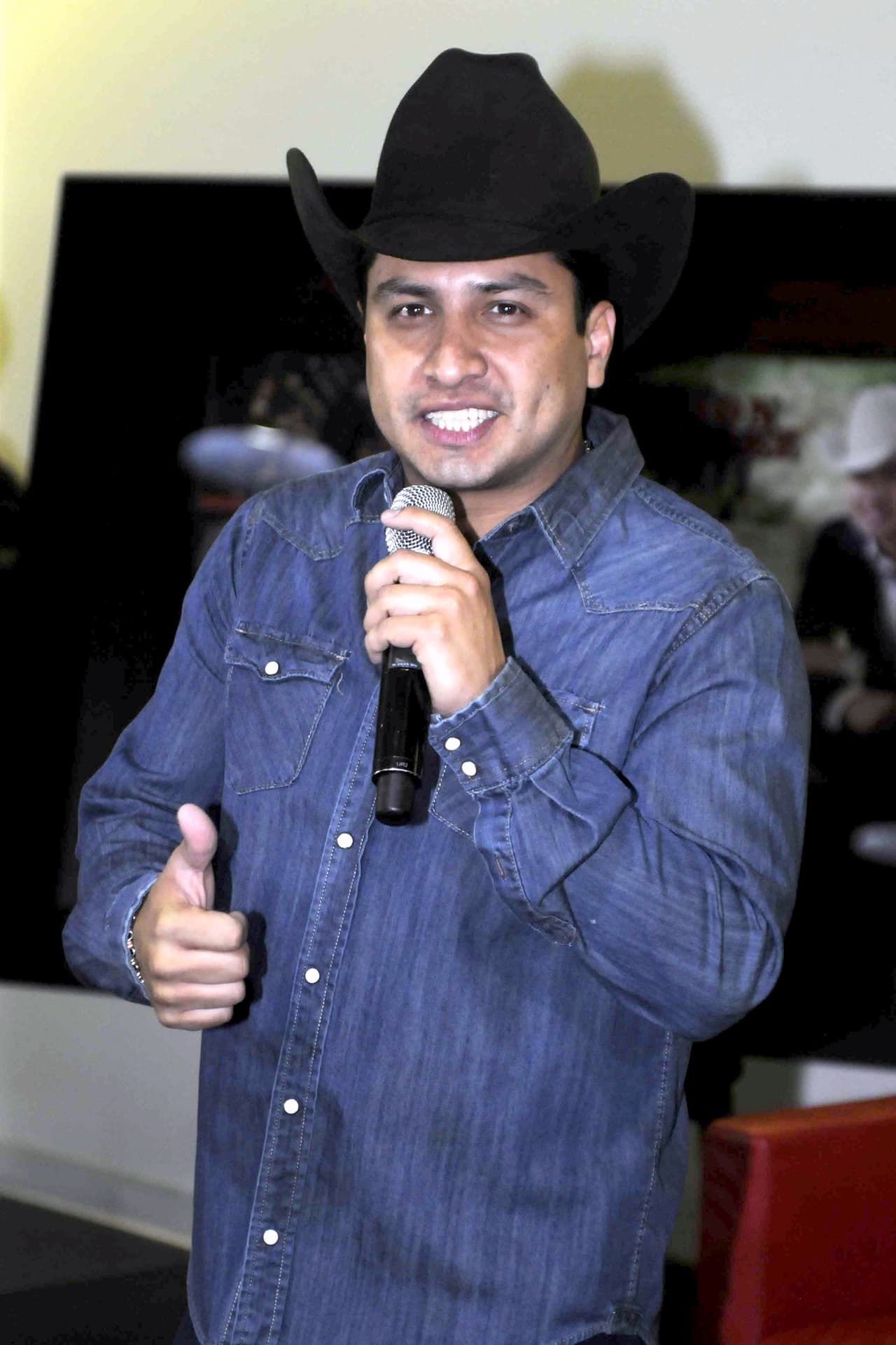 Con sencillos como 'Las mulas de Moreno' y 'La María', Julión conquistó al público.