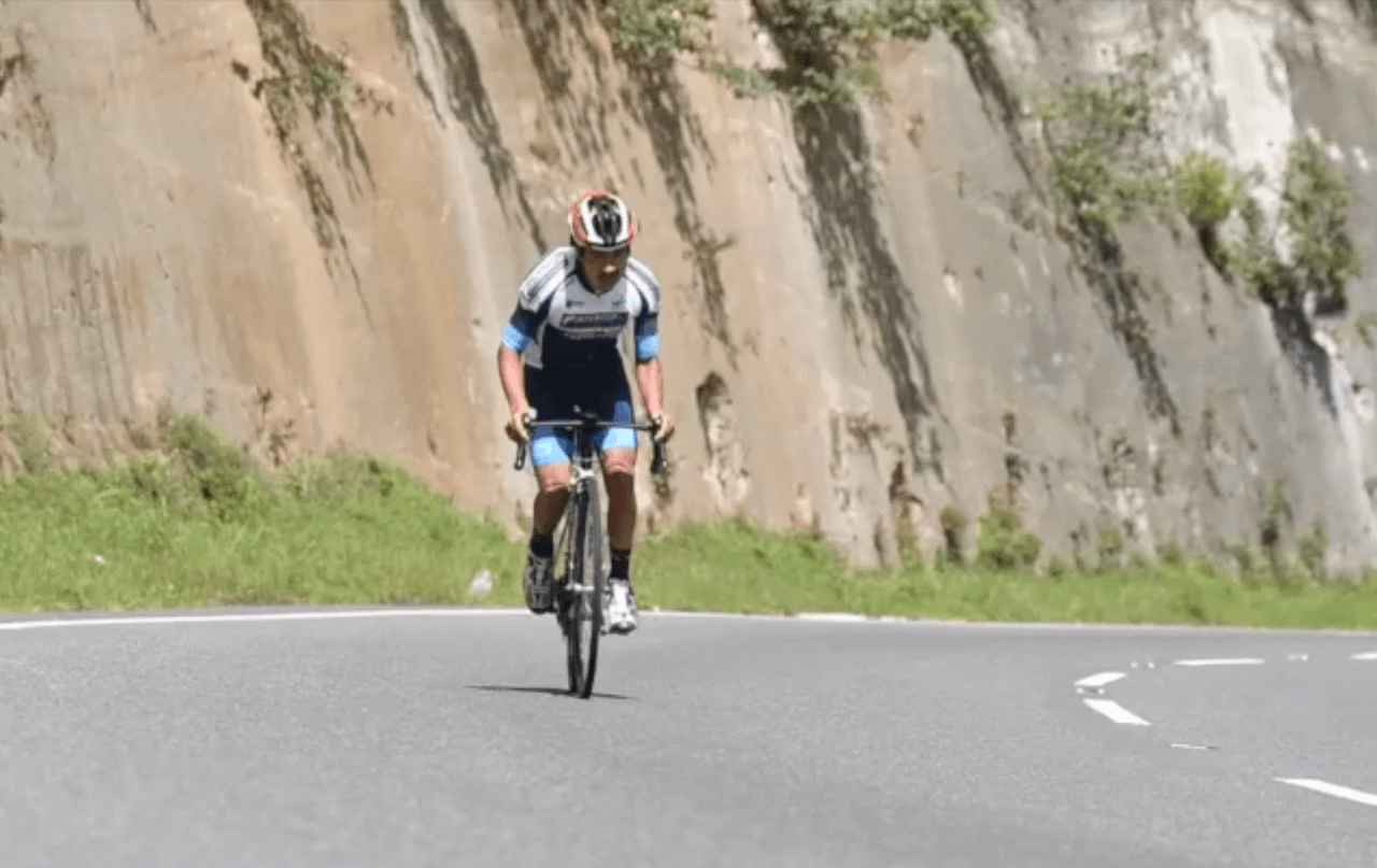 El
<a href="https://www.univision.com/temas/coronavirus">coronavirus</a> tambien afecta la vida en
<b>Guatemala</b>, en donde la crisis de la pandemia también ha cerrado centros deportivos y gimnasios. Pero al ciclista
<b>William Vicente</b> las limitaciones de la crisis de salud, desataron su creatividad.