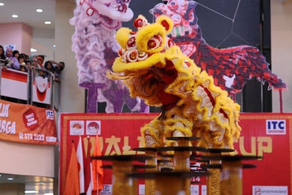 Ésta es solo una de las muchas danzas de china.