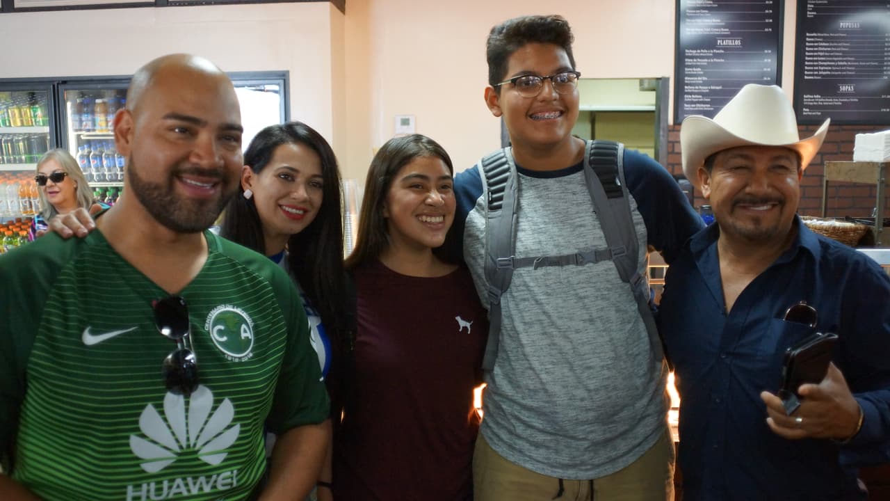 La Hondureña confía en que su selección le gane a México y en un próximo partido, y no tiene problema con seguir pagando apuestas hasta lograr que El Feo y El Pelón sean los que paguen el siguiente reto.