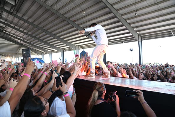 Miles de fans disfrutaron de su música en Fiestas Patrias.