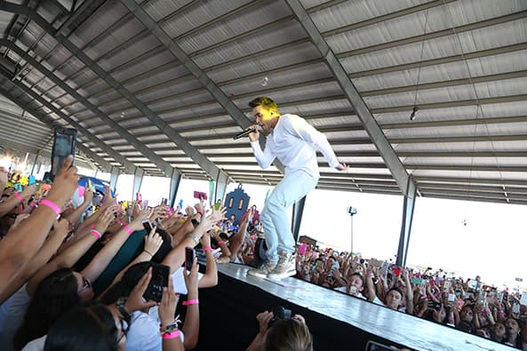 Miles de fans disfrutaron de su música en Fiestas Patrias.