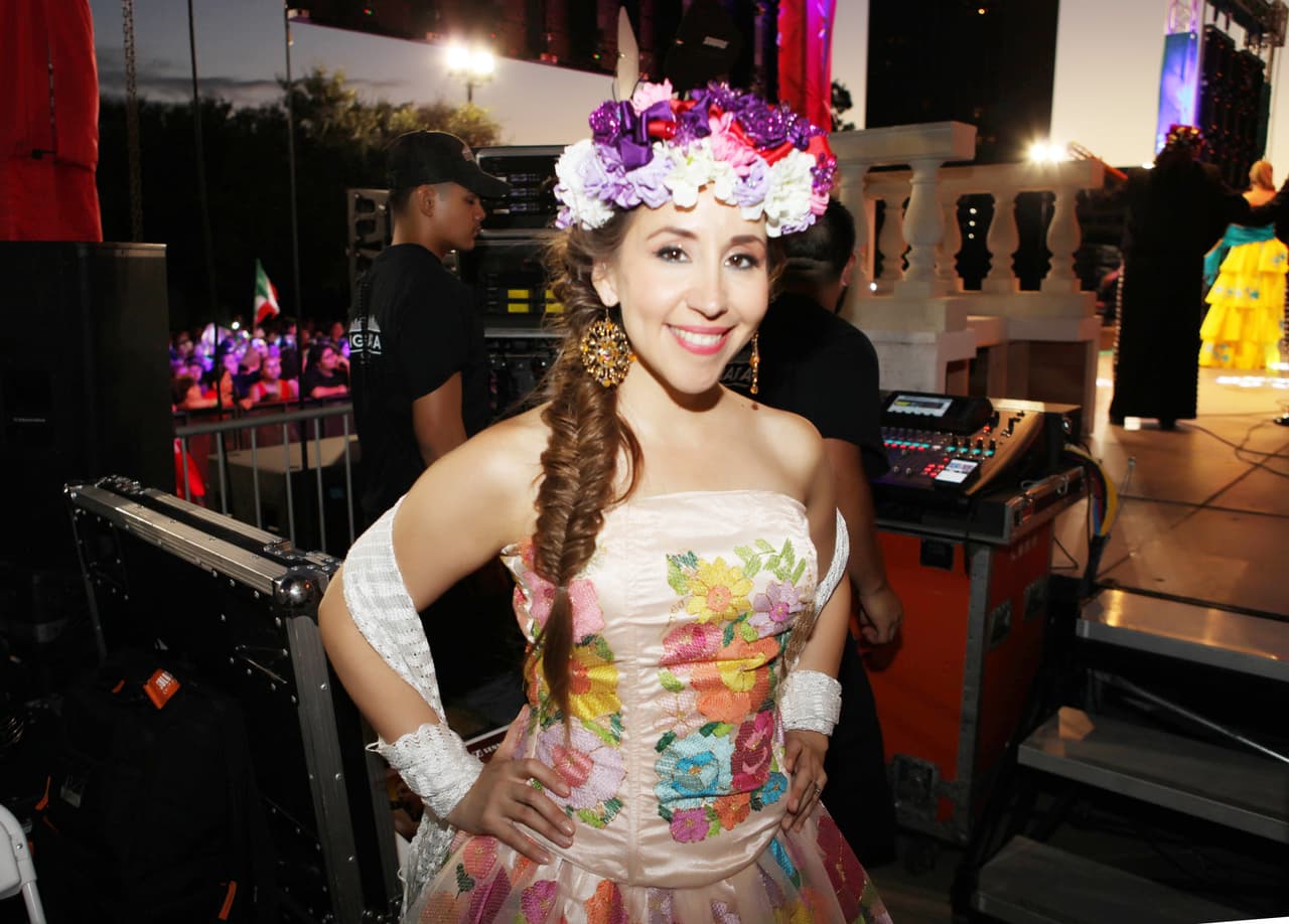 El equipo de Univision dio El Grito con mariachi y grandes espectáculos desde el Capitolio de Texas.