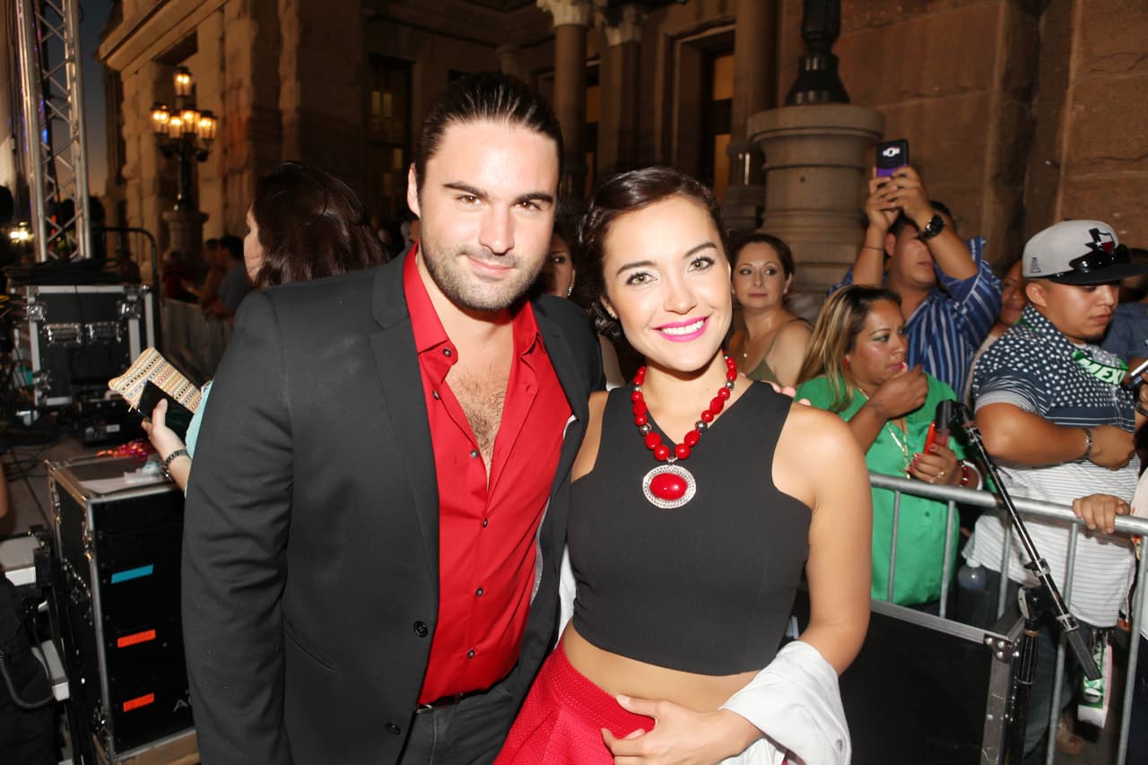 El equipo de Univision dio El Grito con mariachi y grandes espectáculos desde el Capitolio de Texas.