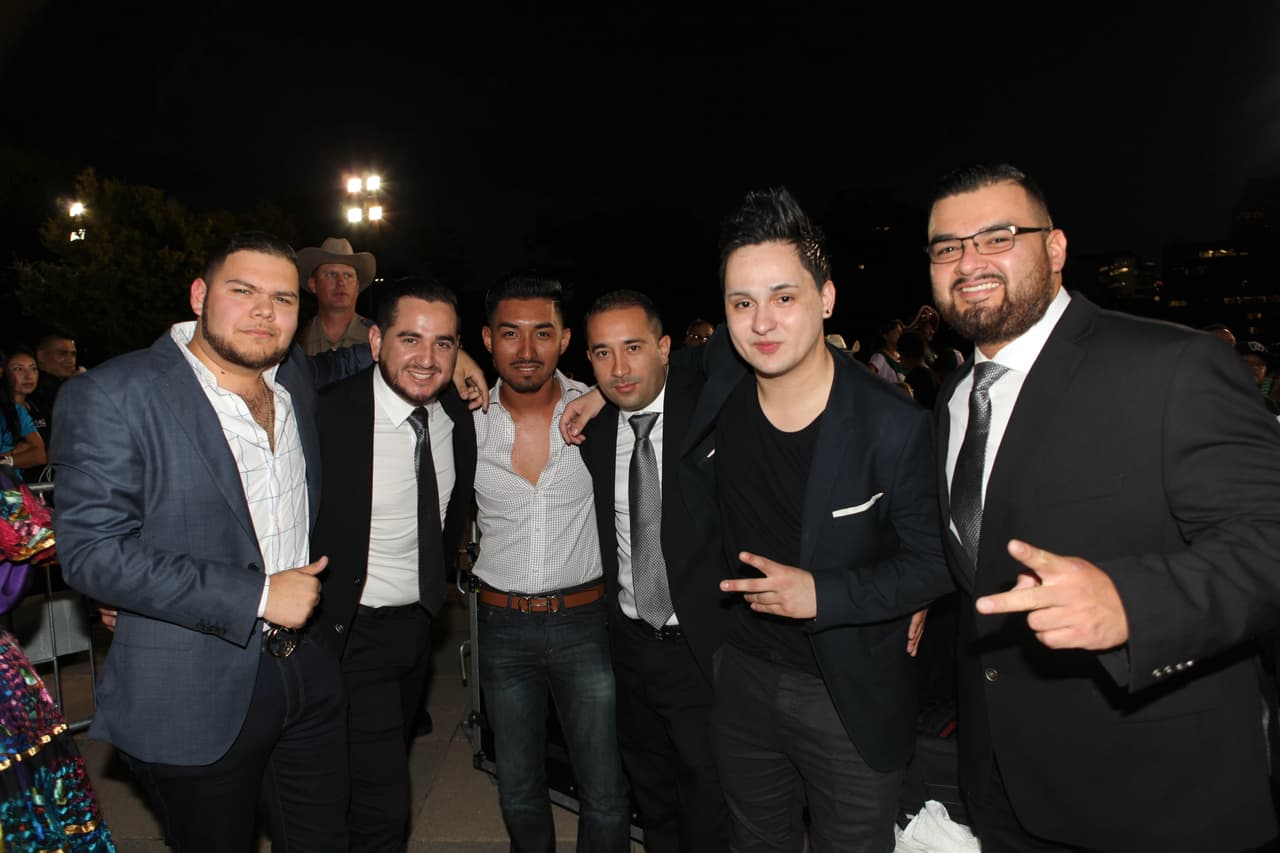 El equipo de Univision dio El Grito con mariachi y grandes espectáculos desde el Capitolio de Texas.