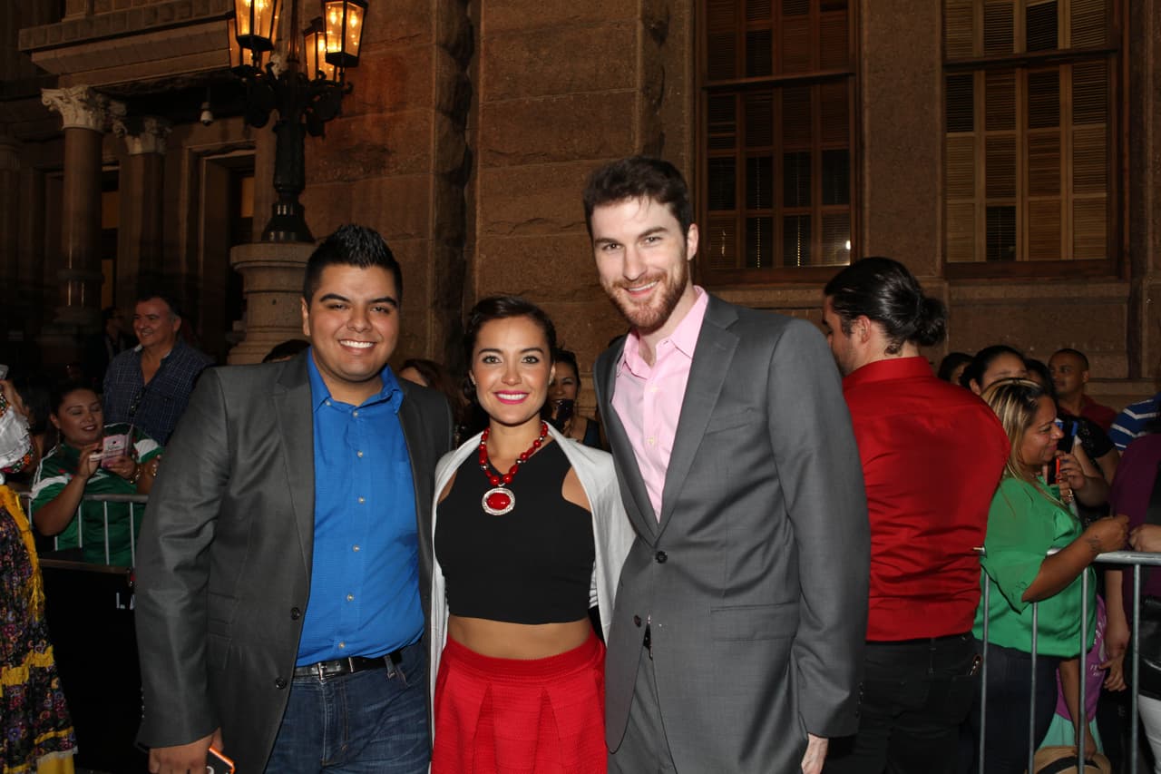 El equipo de Univision dio El Grito con mariachi y grandes espectáculos desde el Capitolio de Texas.