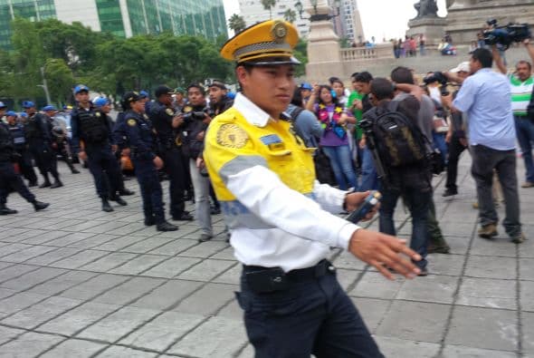 Las discusiones comenzaron a subir de tono, e incluso se llegó a jaloneos y gritos, según Univision.com pudo presenciar.